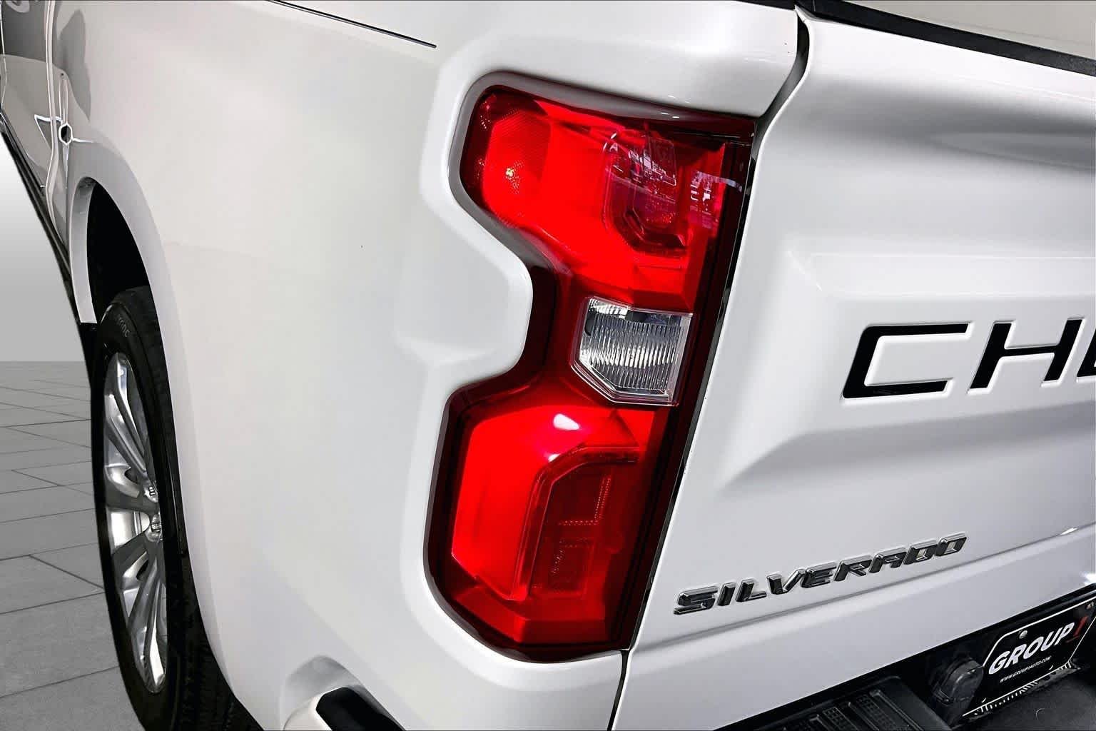 Used 2019 Iridescent Pearl Tricoat Chevrolet High Country image 28