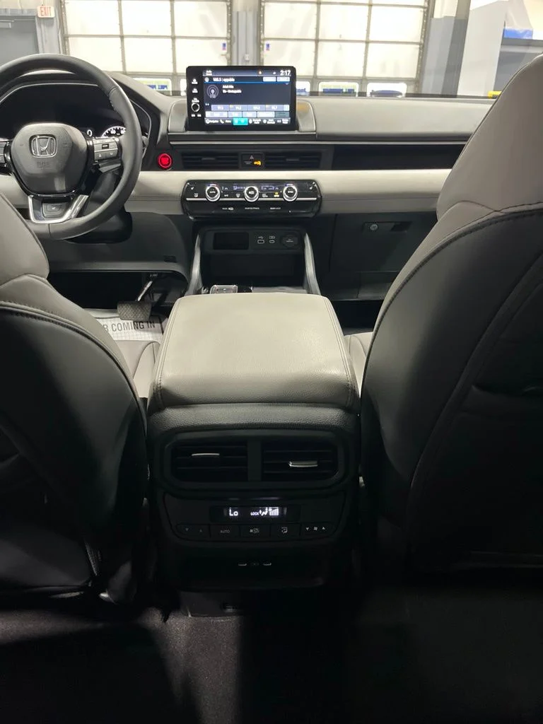 Used 2025 Obsidian Blue Pearl Honda Touring image 32