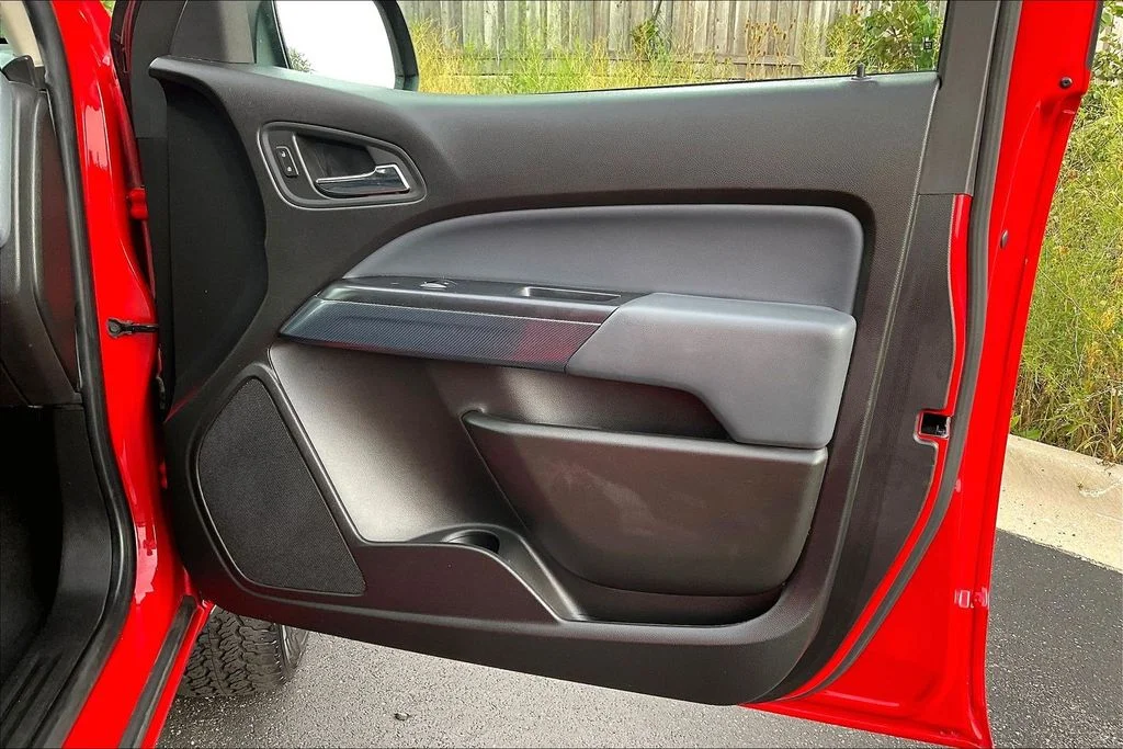 Used 2015 Red Chevrolet Z71 image 22