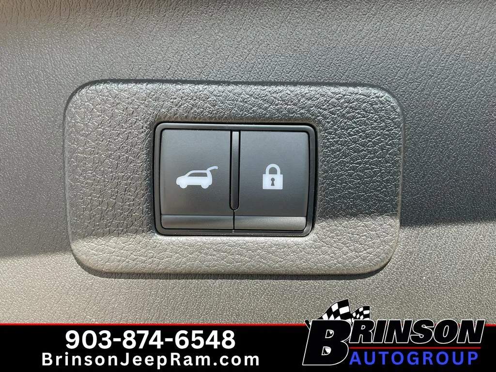 Used 2024 Aspen White Tricoat Nissan SL image 13