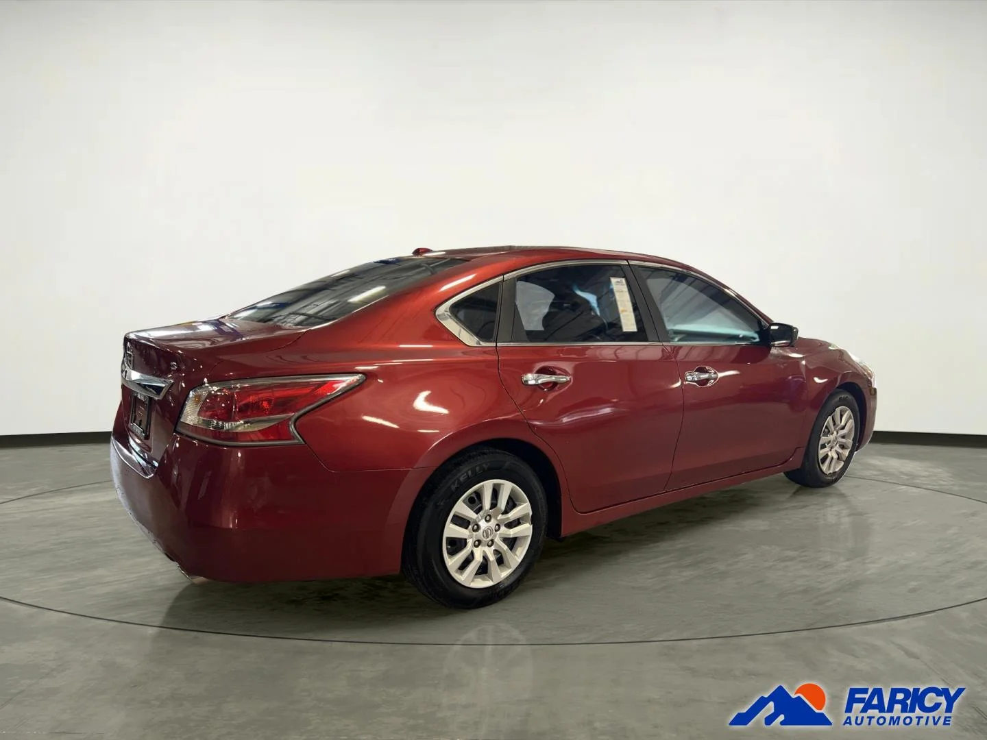 Used 2015 Cayenne Red Nissan 2.5 SV image 4