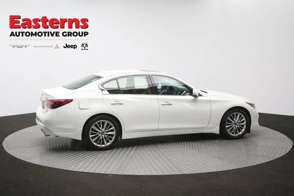 Used 2023 White INFINITI LUXE image 47