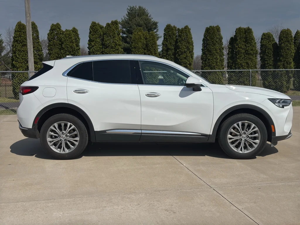 Used 2023 Summit White Buick Preferred image 3