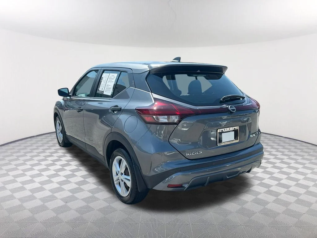 Used 2022 Gray Nissan S image 7