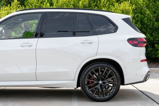 Used 2026 Alpine White BMW xDrive40i image 17