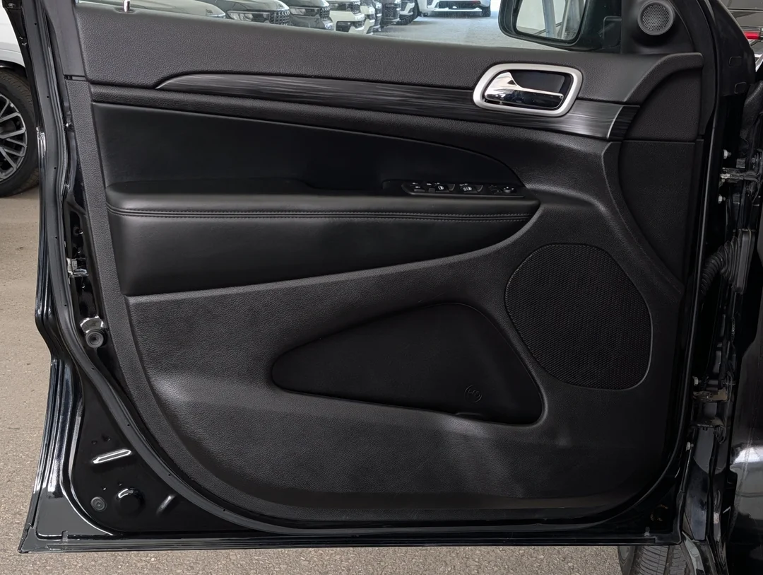 Used 2020 Black Jeep Altitude - - 4x4 - Leather Seats - Power Sunroof - Navigation & More! image 12
