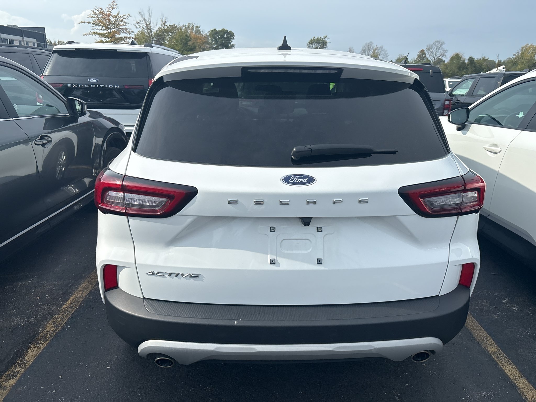 Used 2025 Oxford White Ford Active image 3