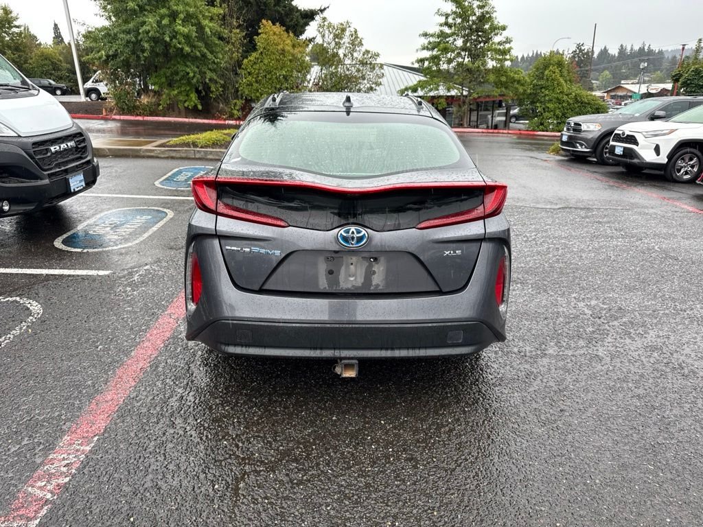 Used 2020 Magnetic Gray Metallic Toyota XLE image 7