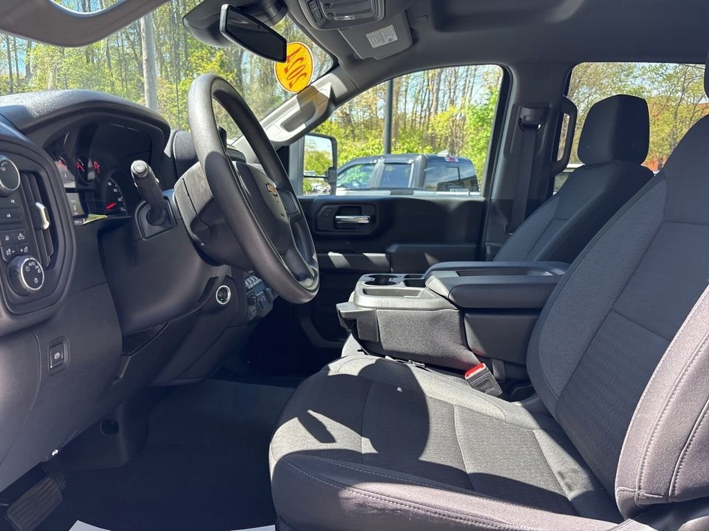 Used 2024 White Chevrolet Custom image 9
