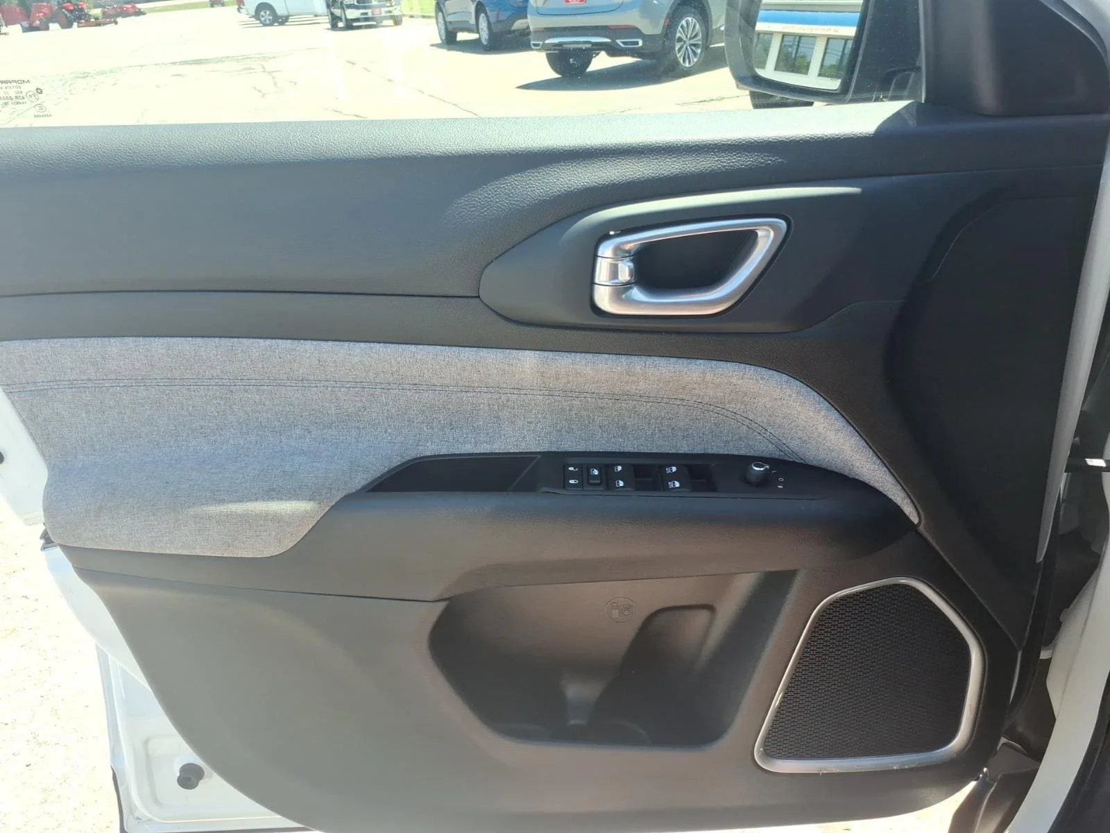 Used 2024 Bright White Clearcoat Jeep Latitude image 25