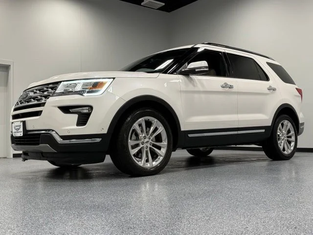 Used 2018 White Ford Limited image 4