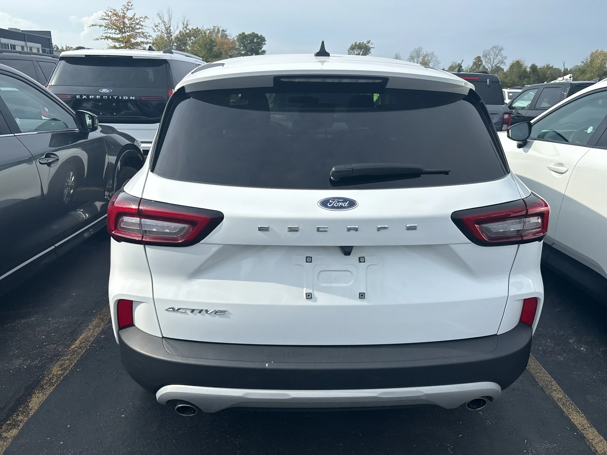 Used 2025 Oxford White Ford Active image 3