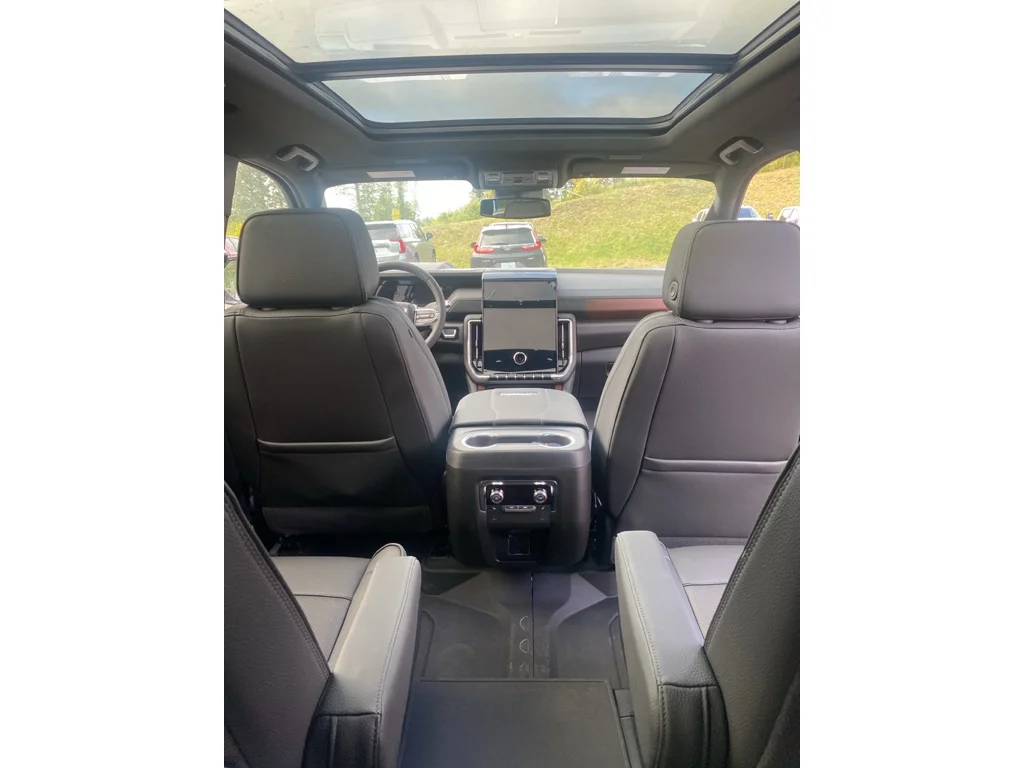 2025 GMC Yukon XL Denali - Photo 18