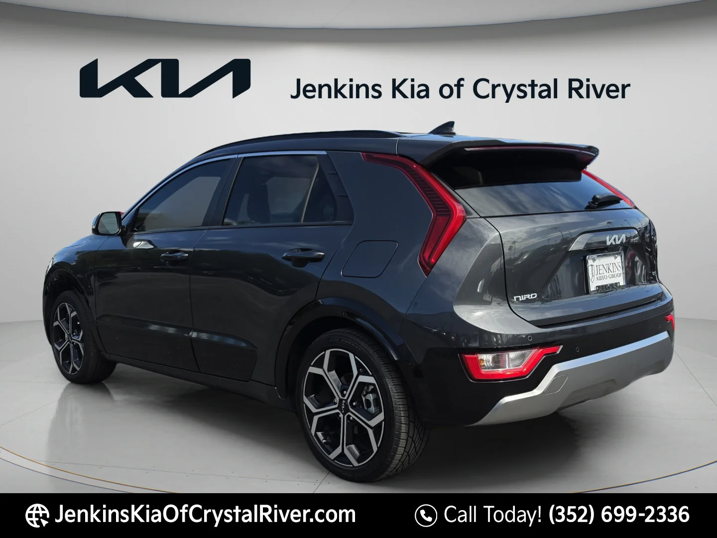 Used 2023 Graphite Gray Kia EX Touring image 7