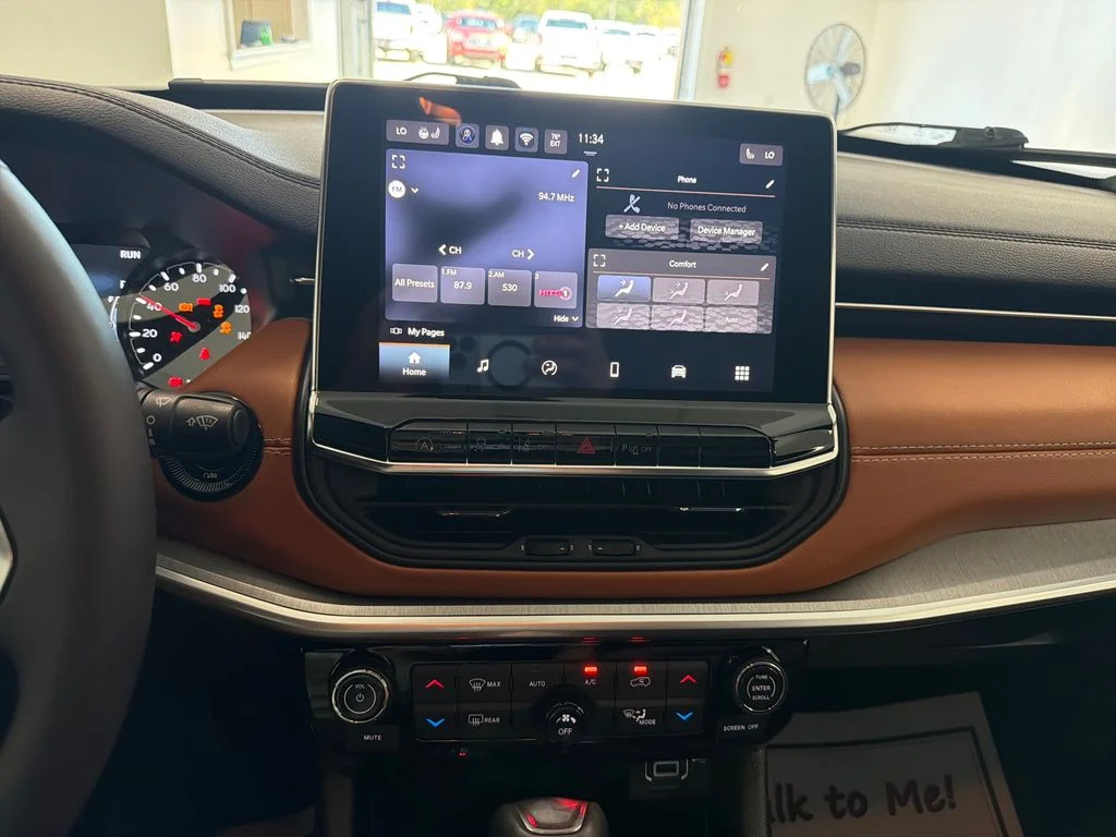 Used 2025 White Jeep Limited image 19