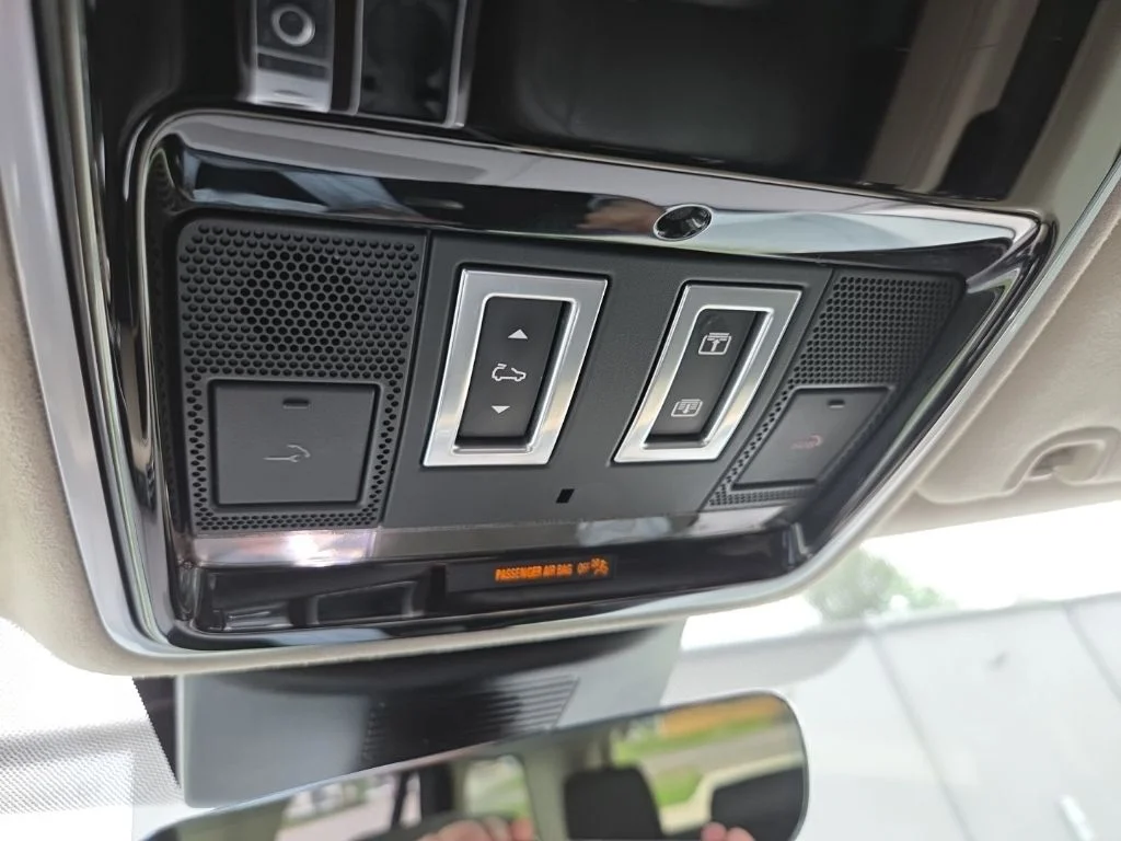 Used 2019 White Land Rover 3.0L V6 Supercharged HSE image 22