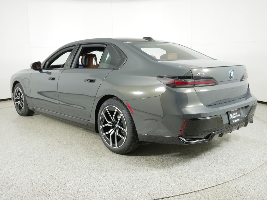 2025 BMW 7 Series 750e - Photo 13