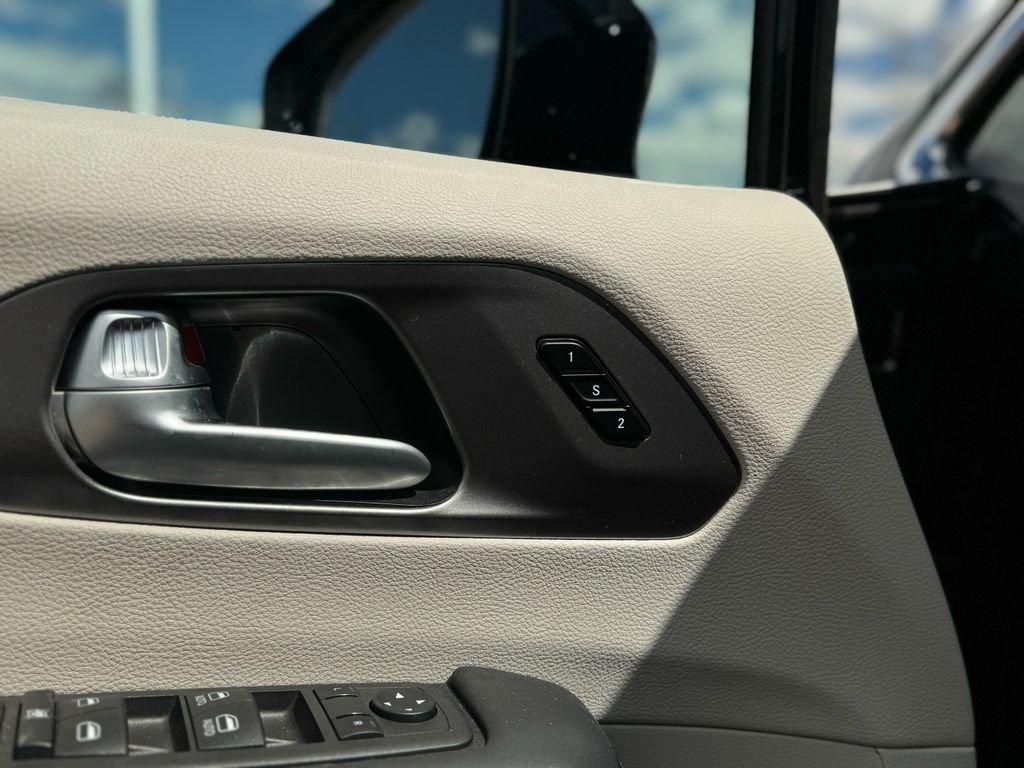 2024 Chrysler Pacifica Touring L - Photo 7