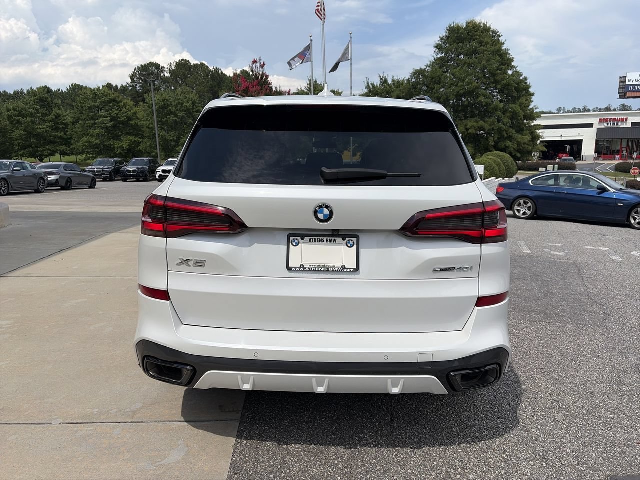 Used 2023 Mineral White Metallic BMW sDrive40i image 7