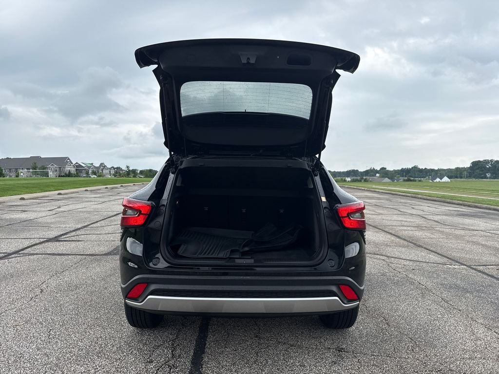 Used 2025 Black Chevrolet LT image 9