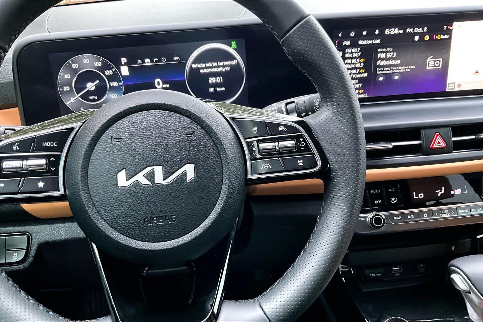 New 2024 Snow White Pearl Kia SX image 24