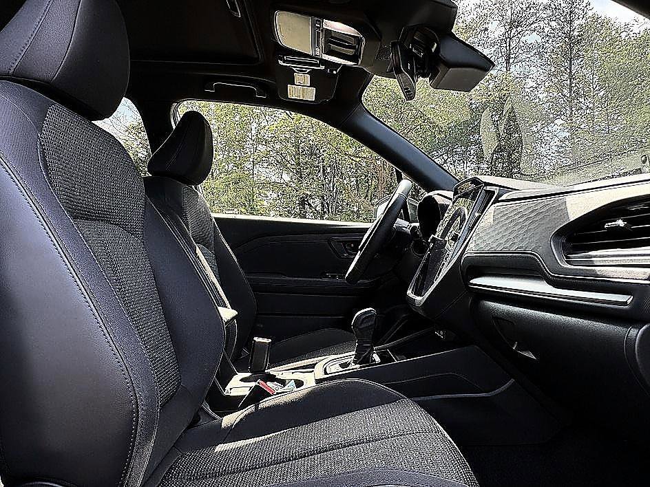 Used 2025 Crystal White Pearl Subaru Premium image 13