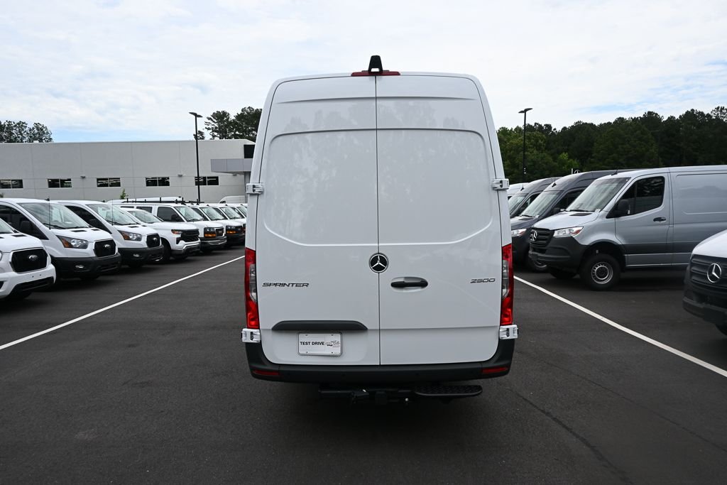 New 2026 Arctic White Mercedes-Benz Cargo 170 WB image 27