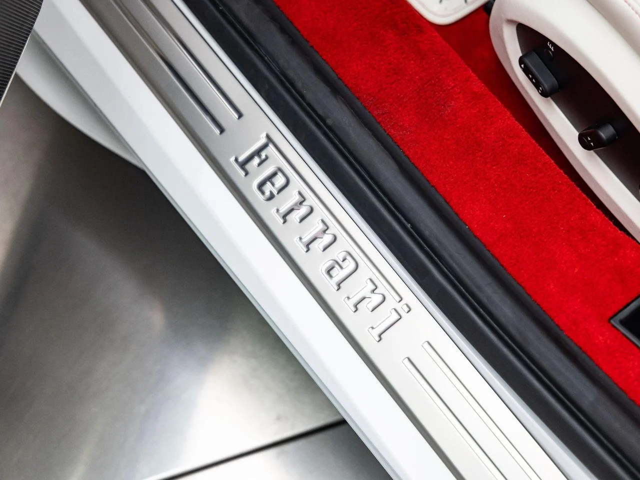 Used 2022 Bianco Cervino - Extra Campionario Ferrari Spider image 38