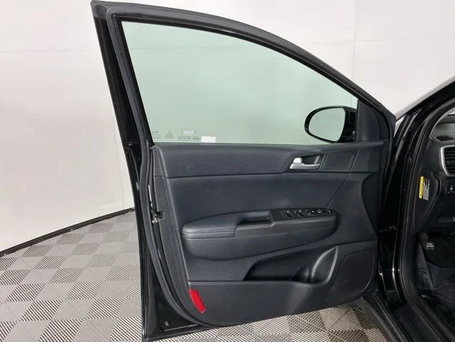 Used 2017 Red Kia EX image 12