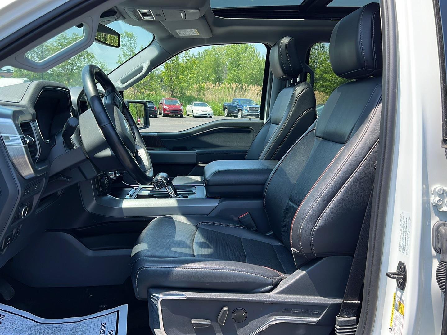 Used 2022 Star White Metallic Tri-Coat Ford LARIAT image 4