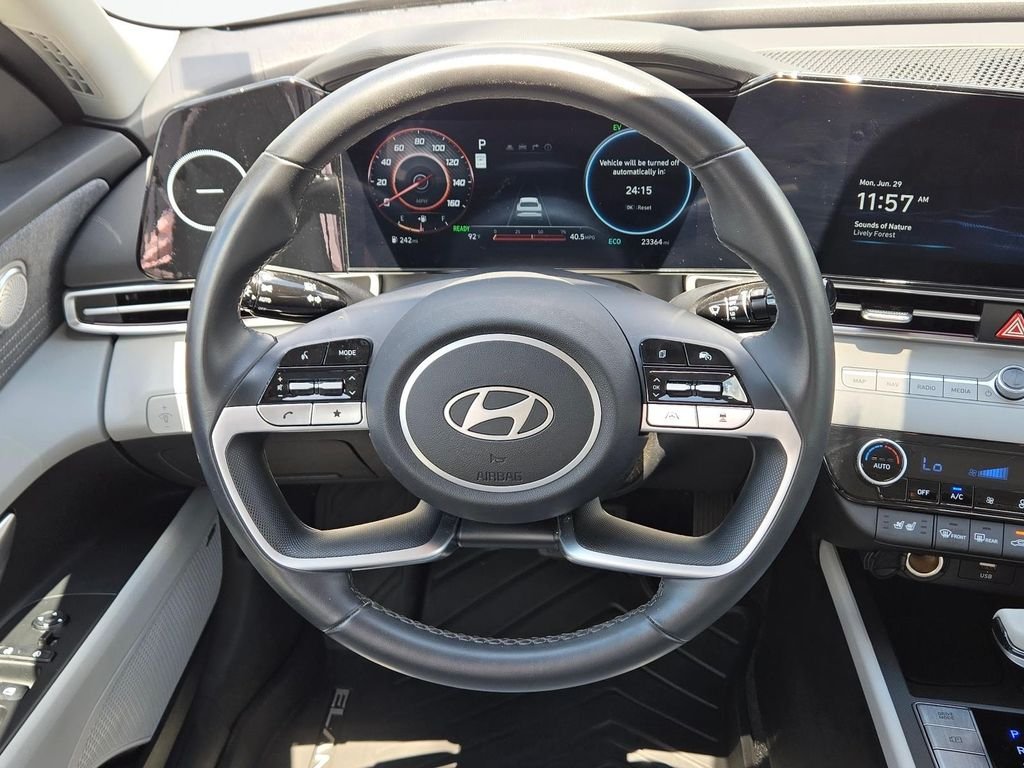 2025 Hyundai Elantra Limited - Photo 20