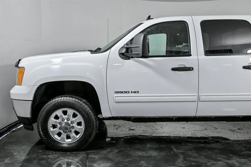 Used 2013 Summit White GMC SLE image 6
