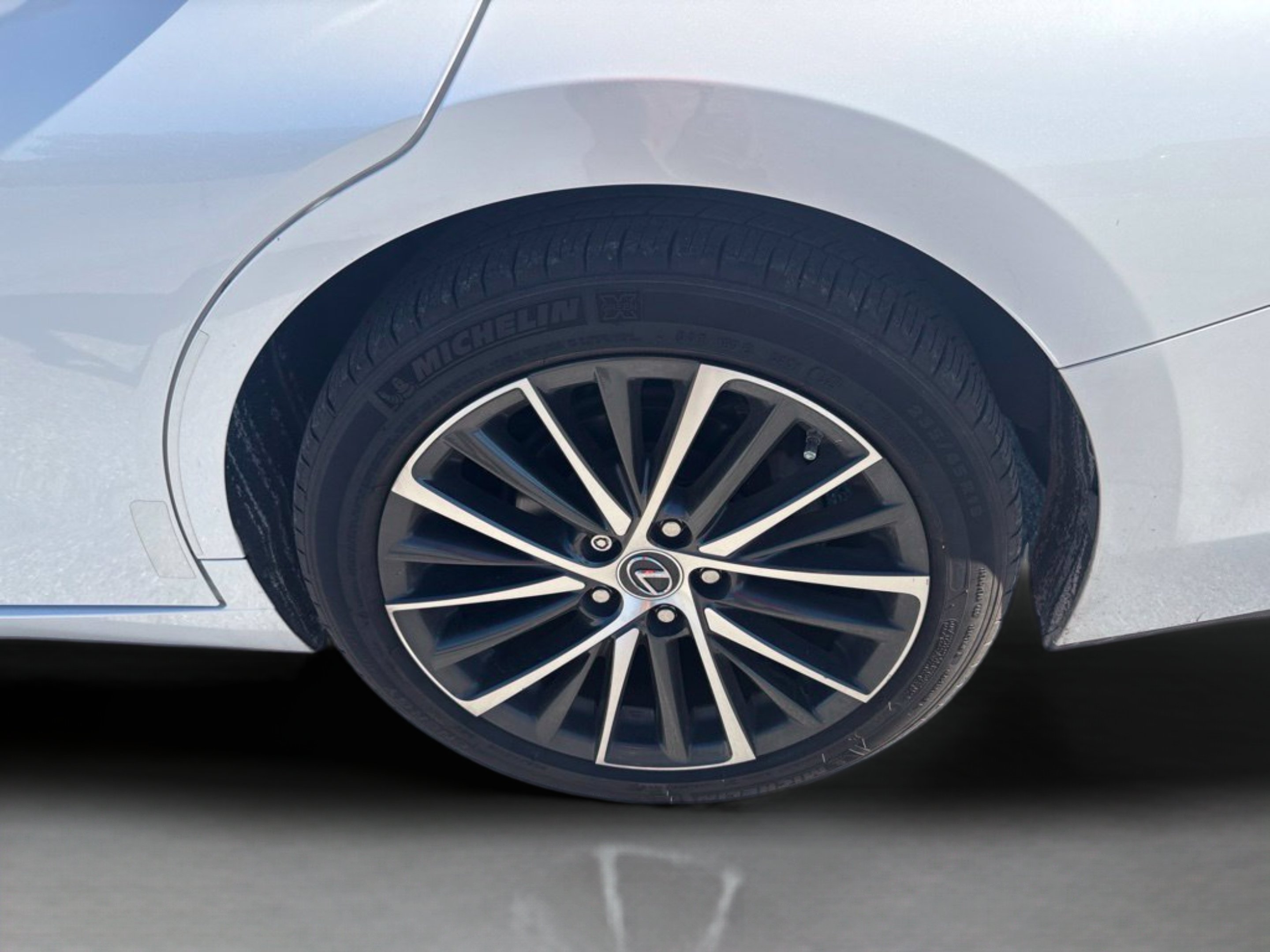 Used 2022 White Pearl Lexus ES 350 image 30