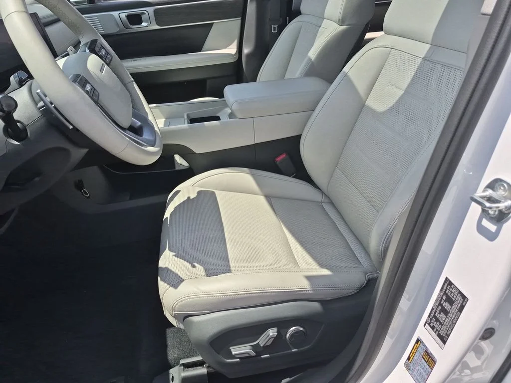 Used 2024 White Hyundai Limited image 12