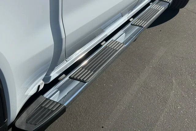 New 2026 Glacier White Tricoat GMC SLT image 7