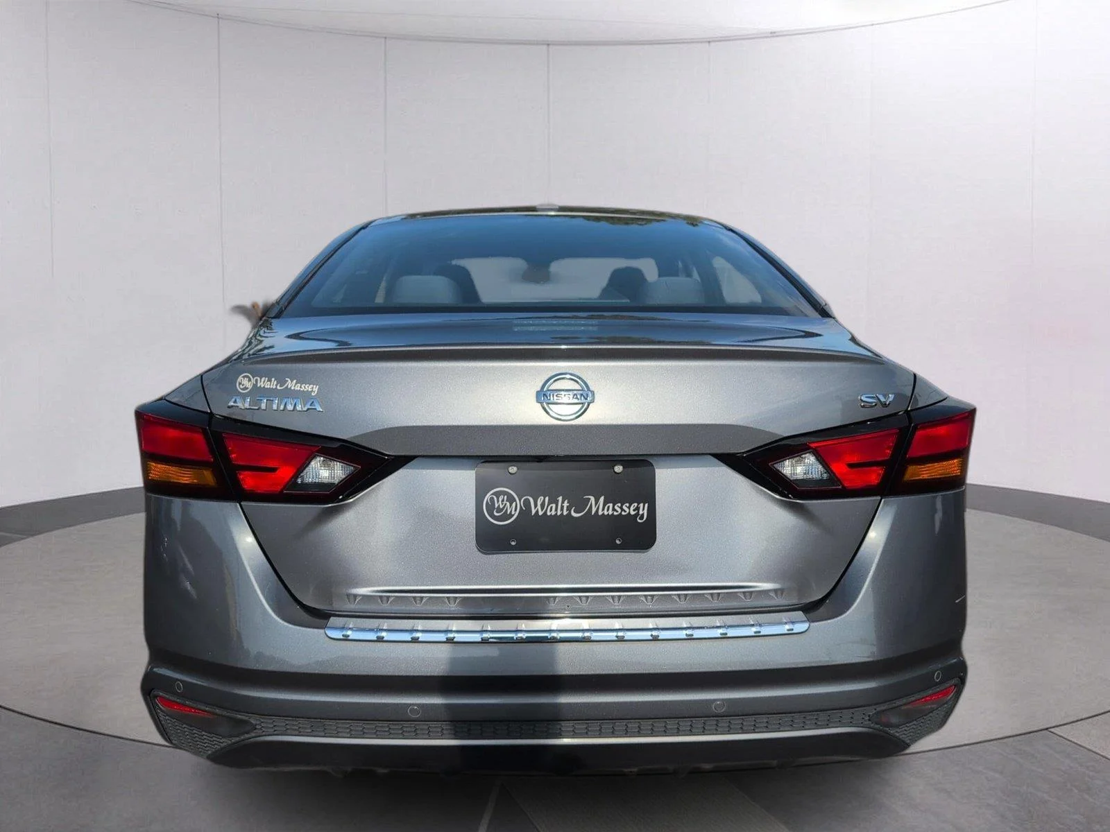 Used 2022 Gun Metallic Nissan 2.5 SV image 6