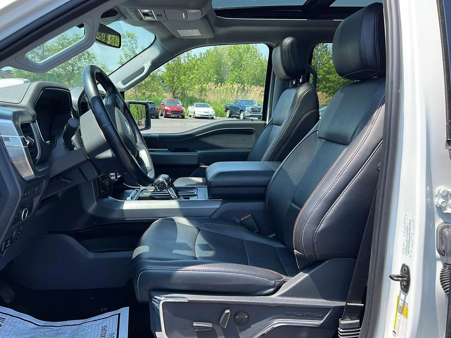 Used 2022 Star White Metallic Tri-Coat Ford LARIAT image 4