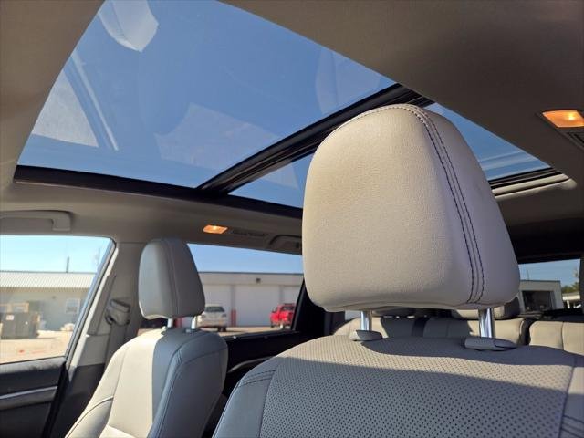 Certified Used 2017 BLIZZARD PEARL Toyota  image 10