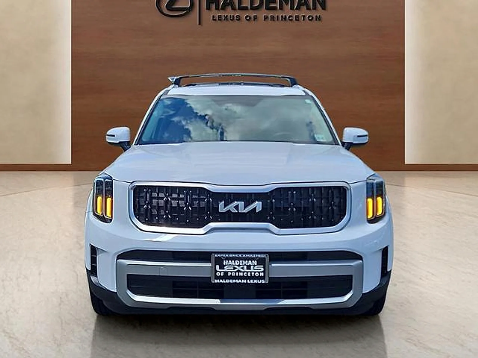 Used 2024 Glacial White Pear Kia EX image 2