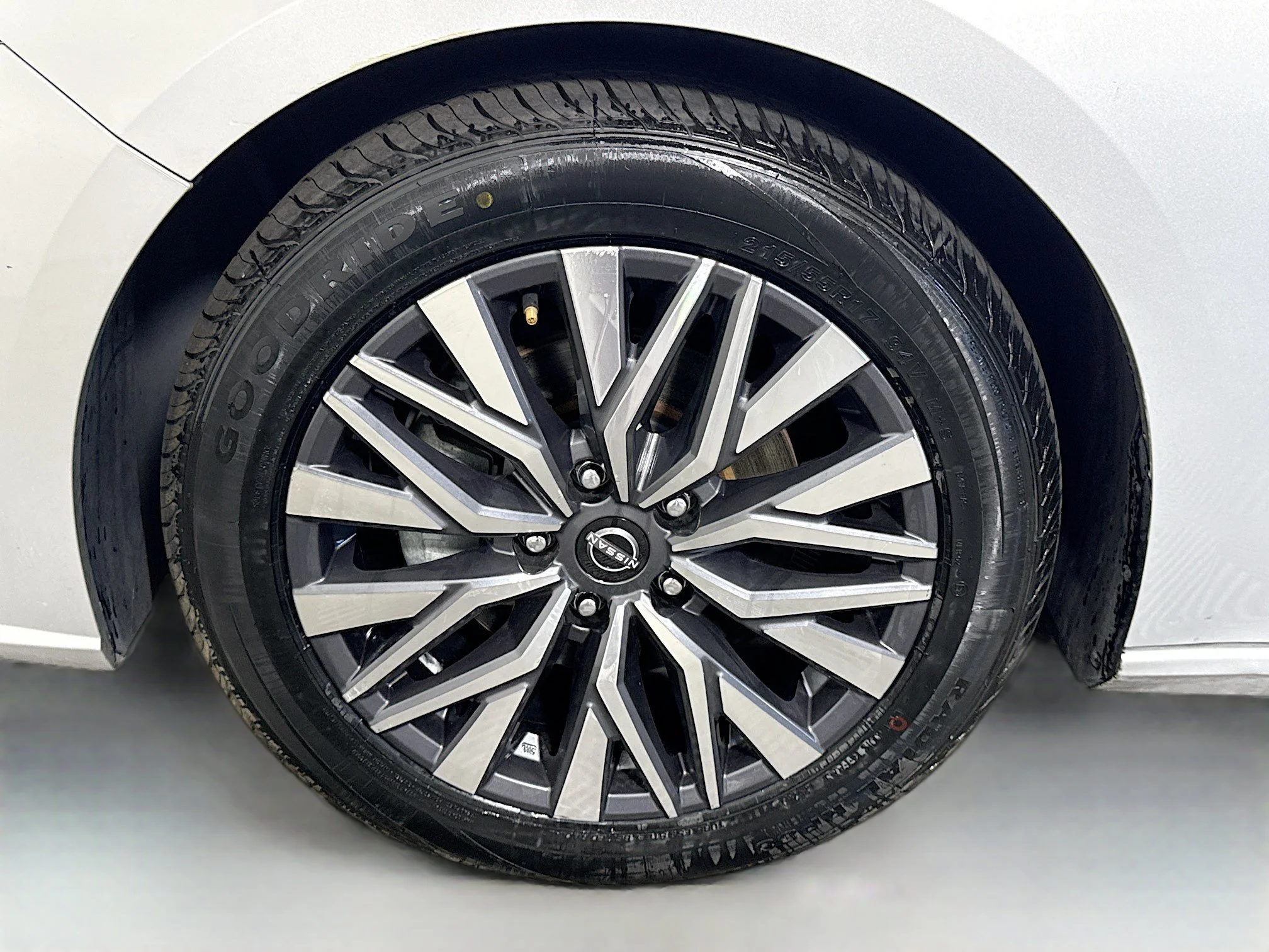 Used 2023 Brilliant Silver Metallic Nissan 2.5 SV image 34