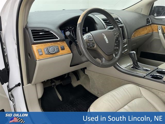 Used 2013 White Platinum Metallic Tri-Coat Lincoln AWD 4DR SUV image 15