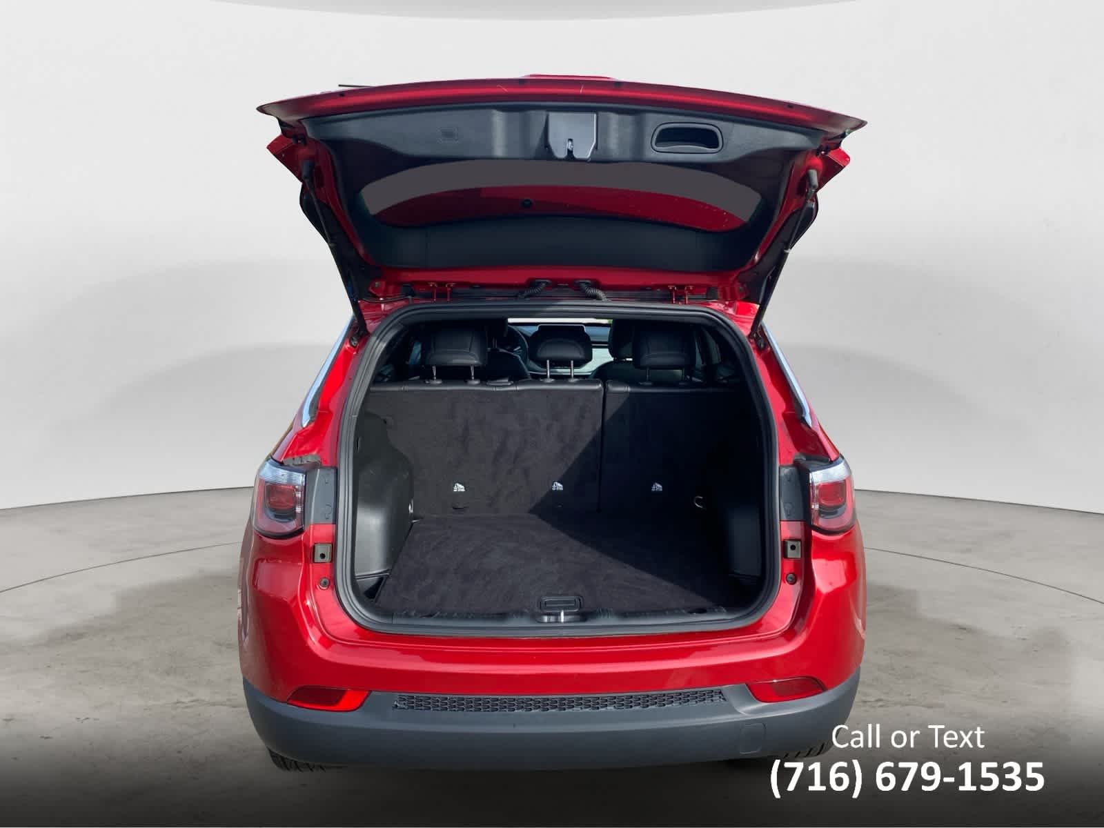 Used 2025 Red Hot Pearlcoat Jeep Latitude image 23