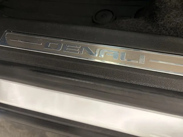 Used 2020 WHITE FROST TRICOAT GMC Denali image 16