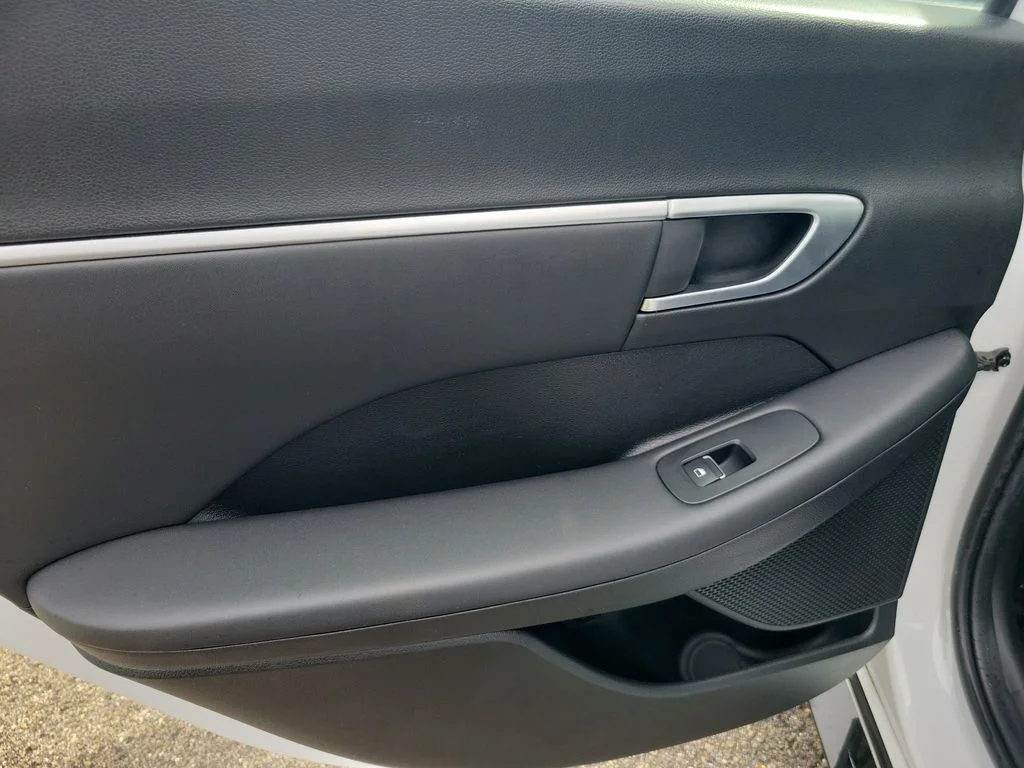 Used 2024 White Hyundai SEL image 19