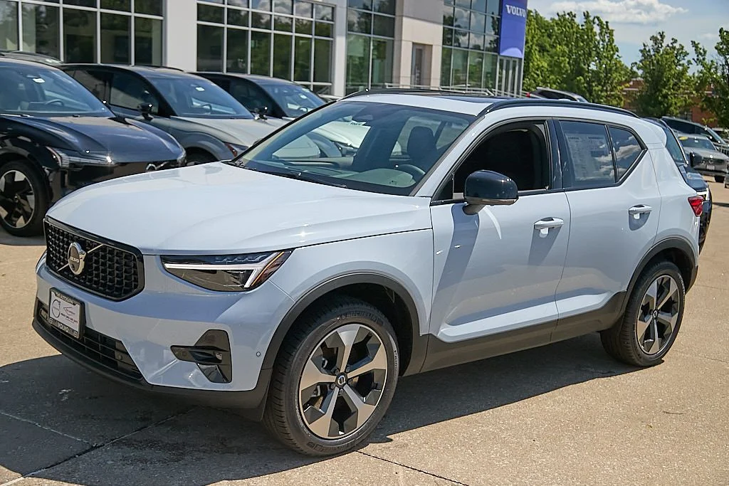 New 2026 Cloud Blue Volvo Plus image 7