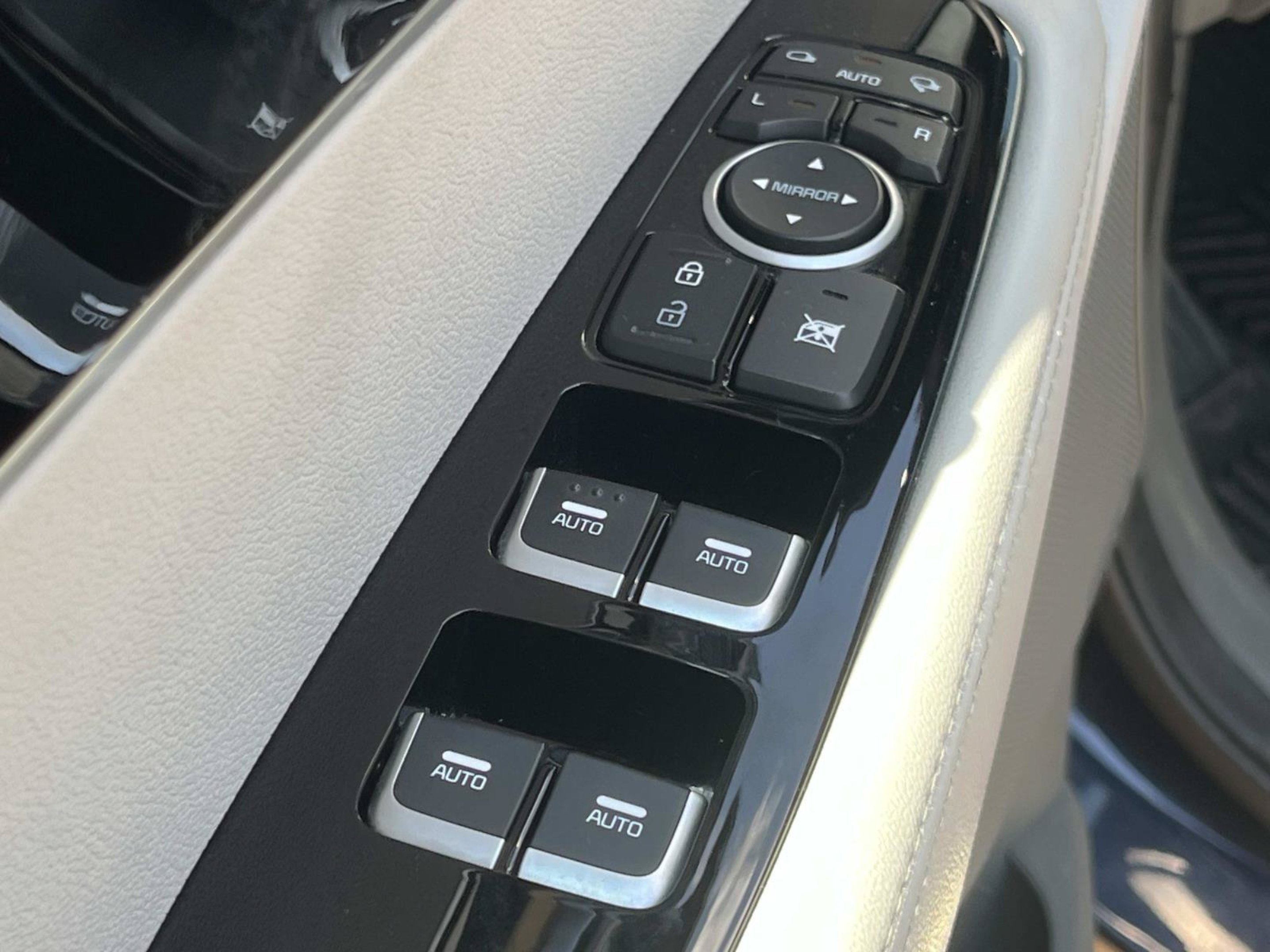 Used 2020 Imperial Blue Kia SX V6 image 30