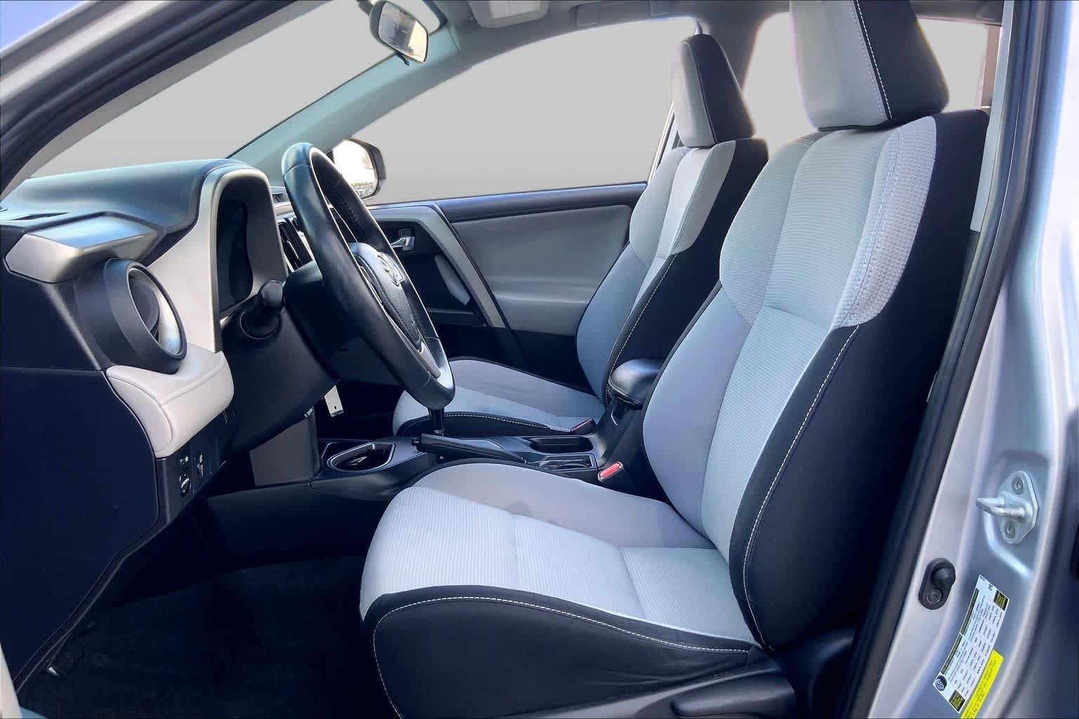 Used 2016 Silver Sky Metallic Toyota XLE image 8