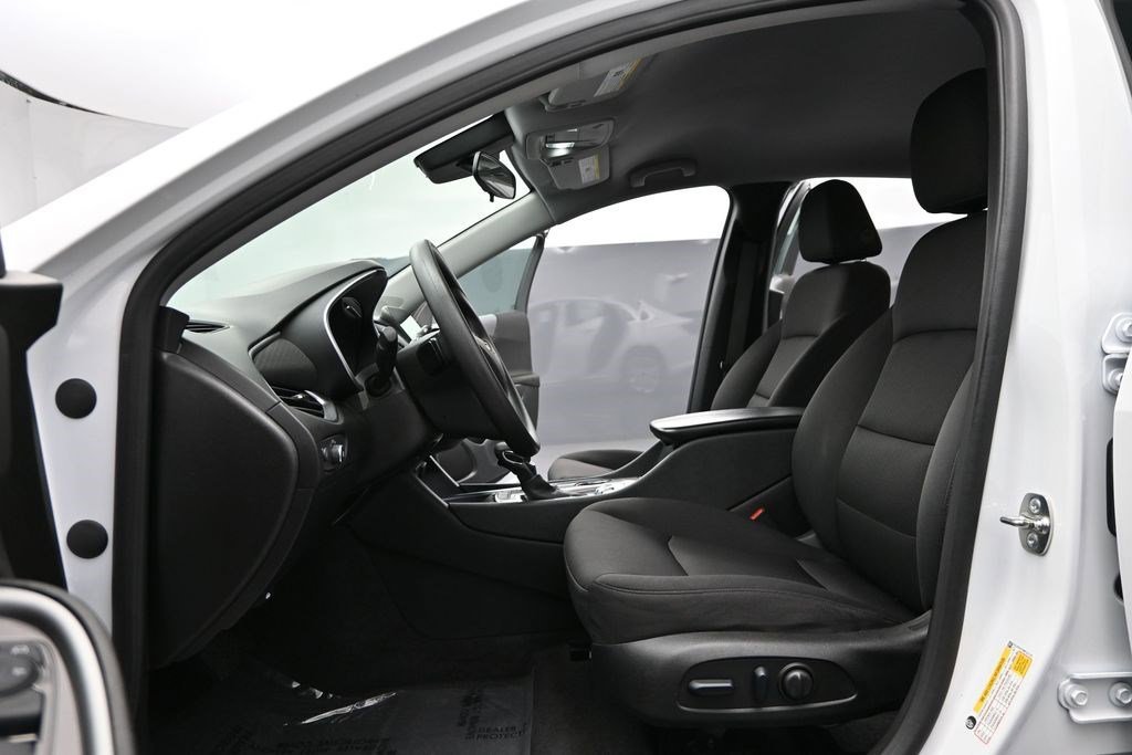 Used 2024 Summit White Chevrolet LT image 13
