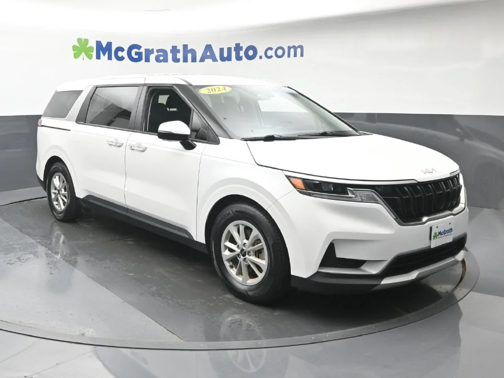Used 2024 White Kia LX image 2