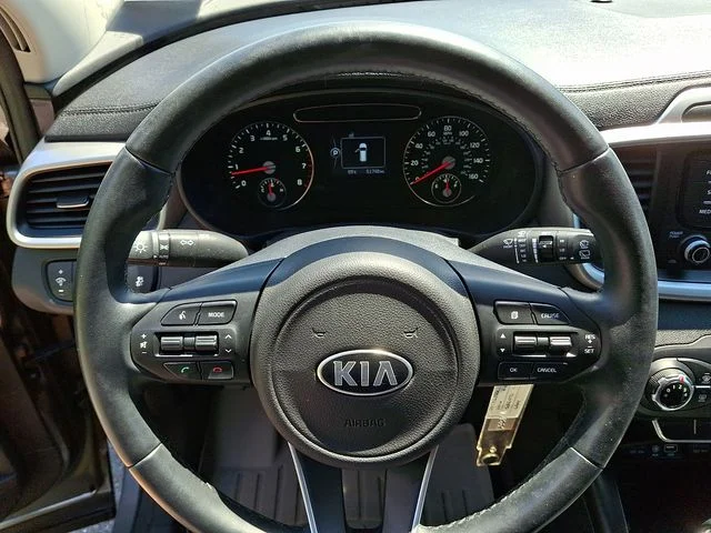 Used 2016 Silver Kia LX image 19